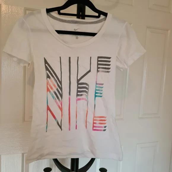 Nike XS White T-Shirts | Summer Sweat Shirt | Jogging Walking Shortsleeves Blous - Picture 1 of 3